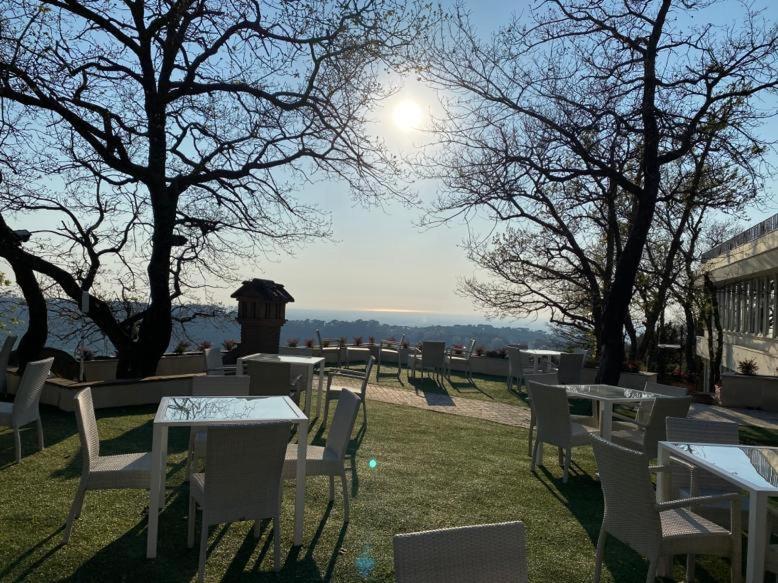 La Locanda Del Pontefice - Luxury Country House Marino Bagian luar foto